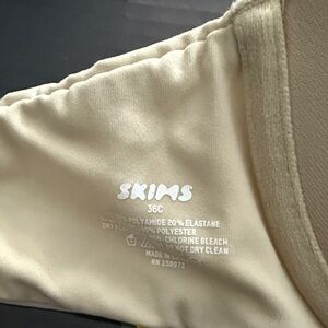 SKIMS BRA 36C in Soft Cream